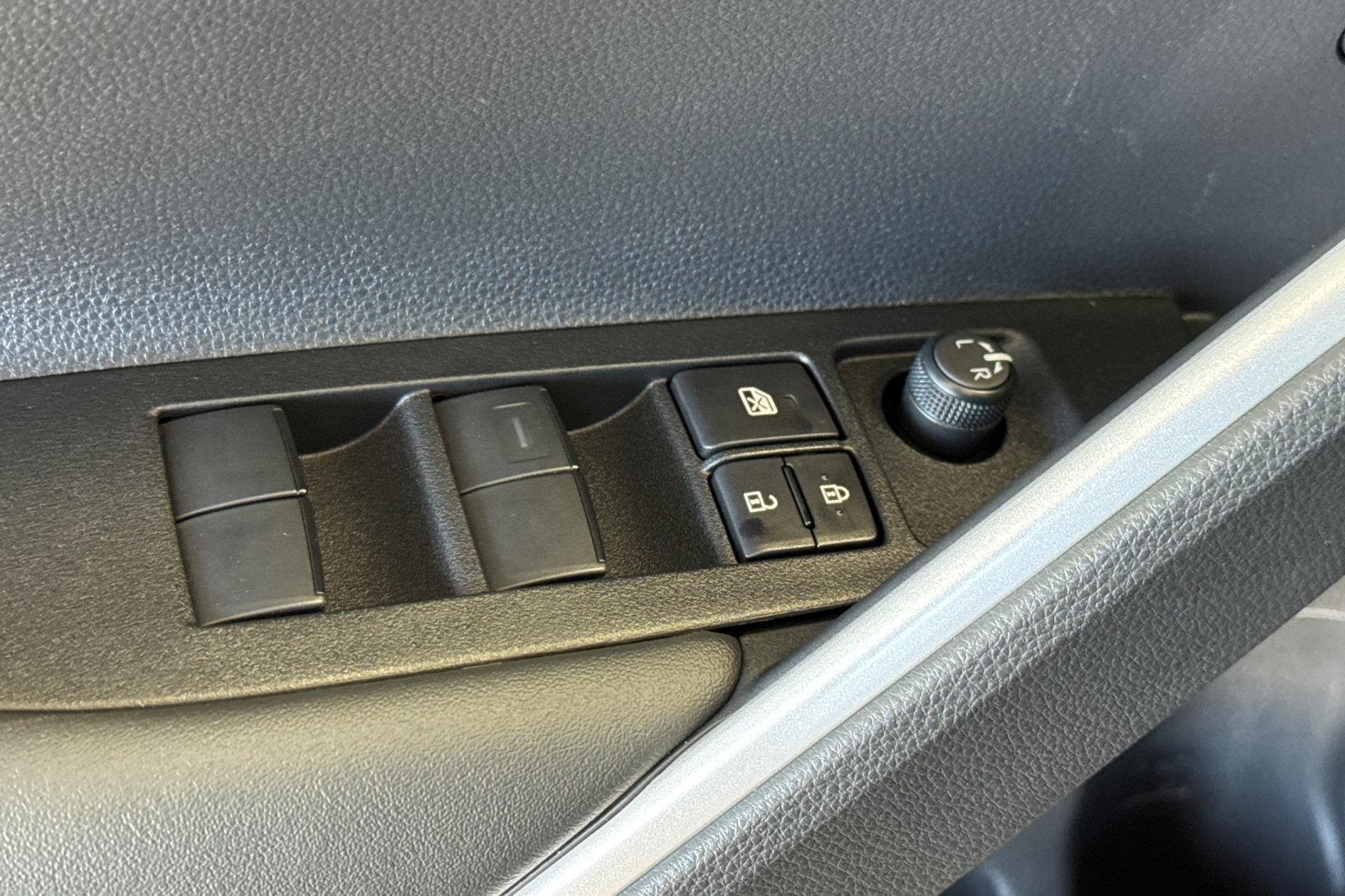 New 2026 Toyota Corolla Cross XLE w/ Convenience Package FWD image 51