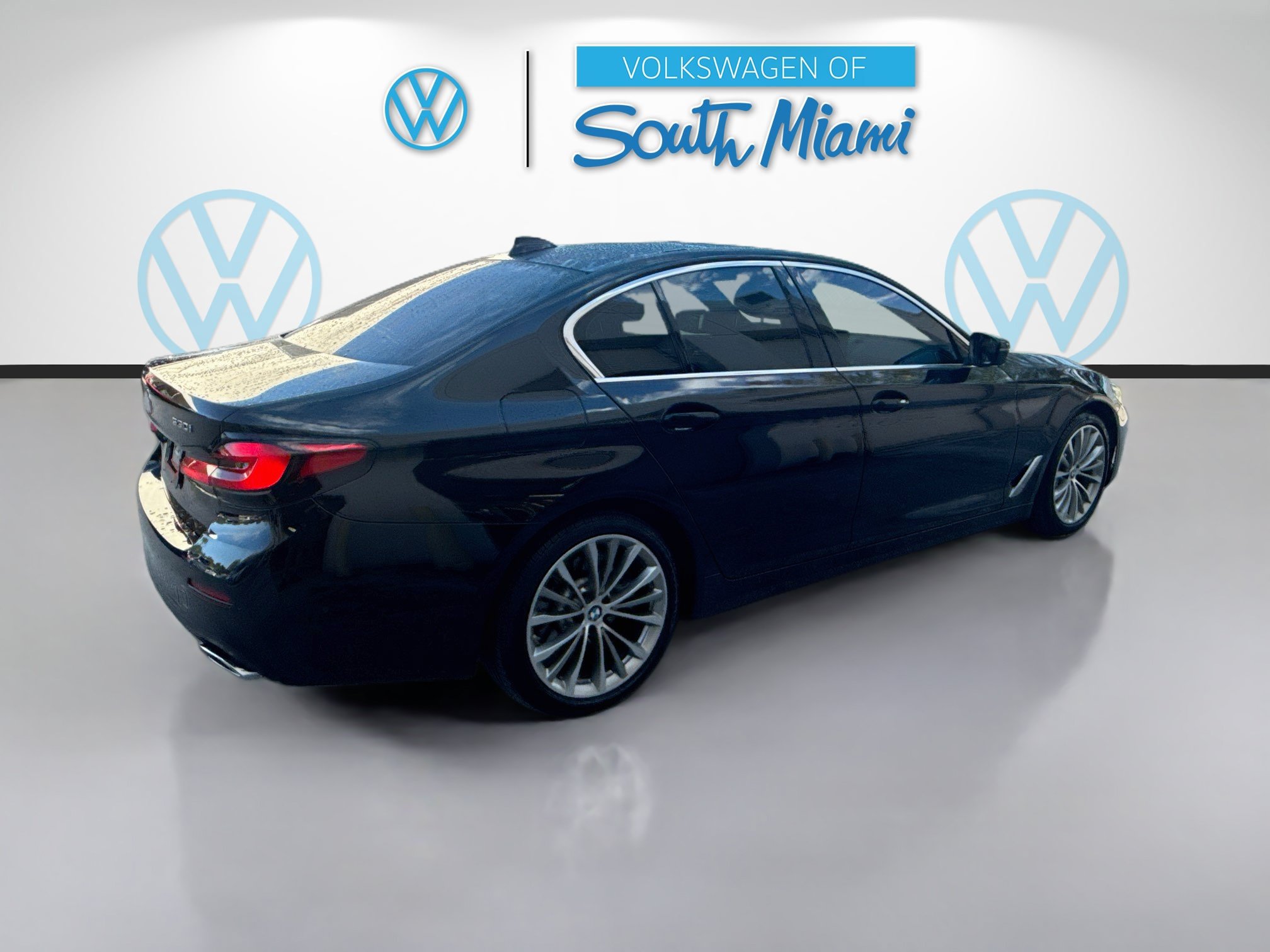 Used 2023 BMW 530i w/ Convenience Package RWD image 7