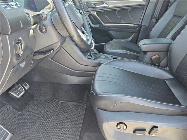 Used 2023 Volkswagen Tiguan SE R-Line FWD image 16