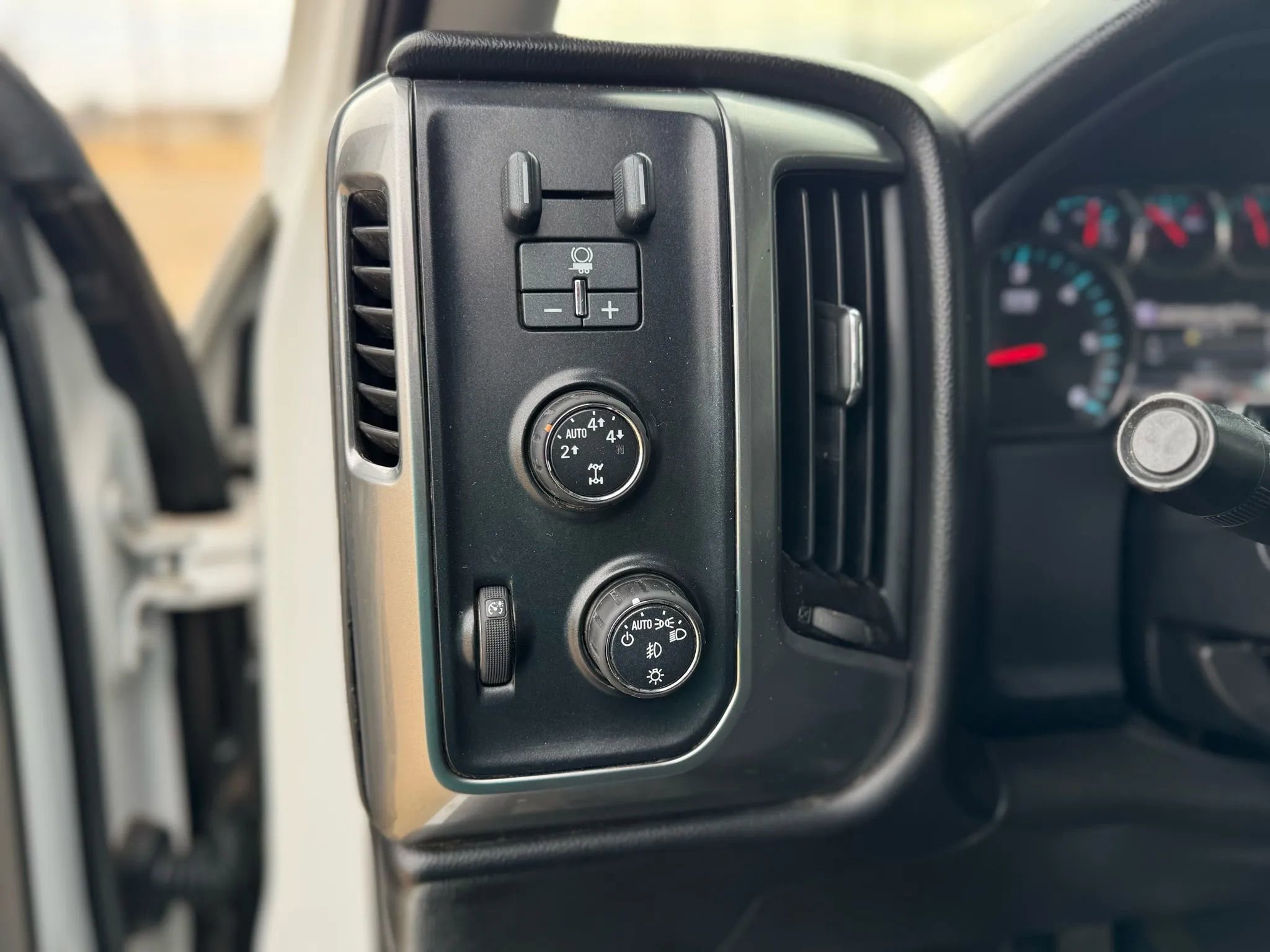 Used 2015 Chevrolet Silverado 1500 LT w/ LT Fleet Convenience Package image 14