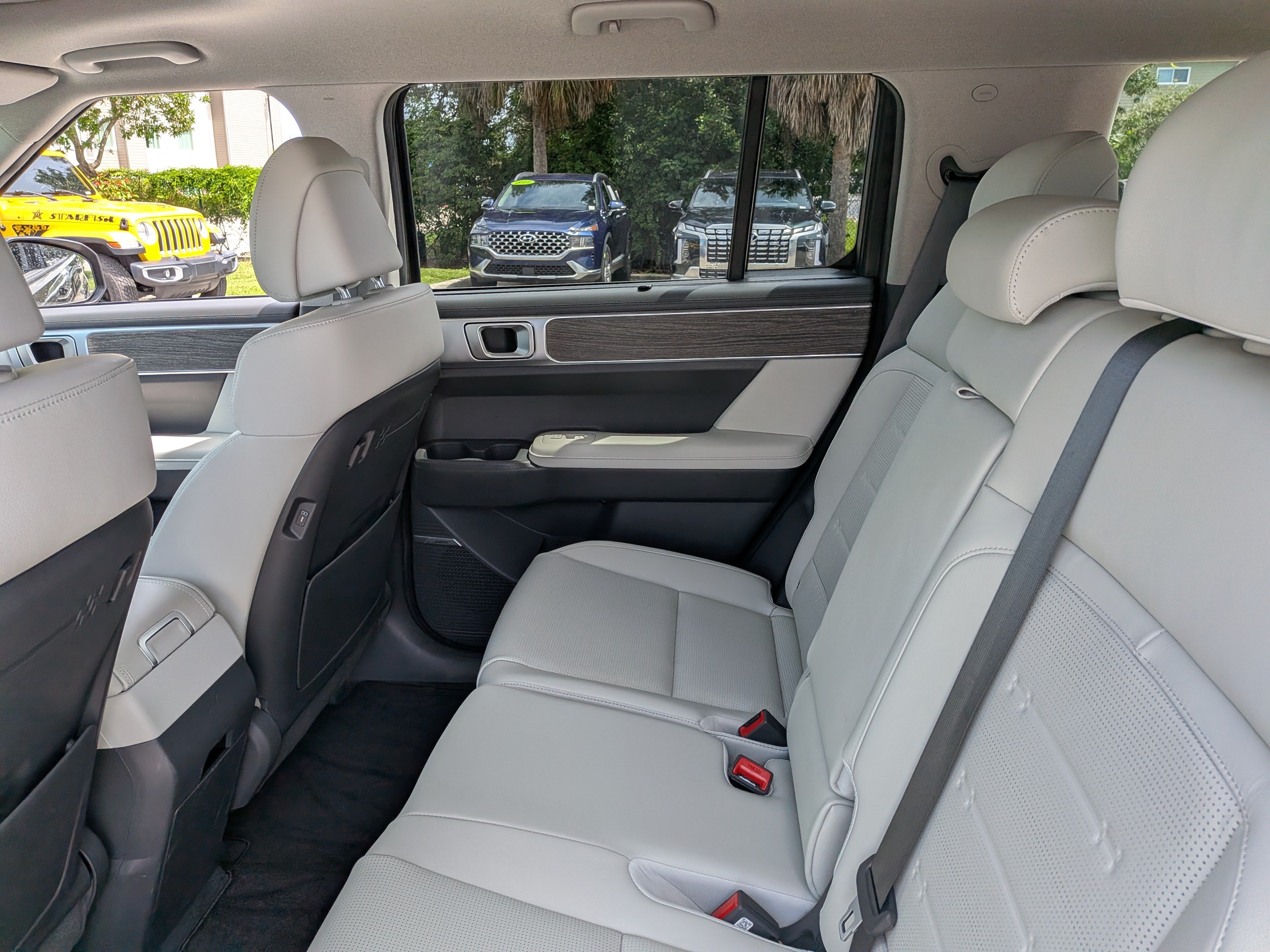 Used 2025 Hyundai Santa Fe Limited FWD image 15