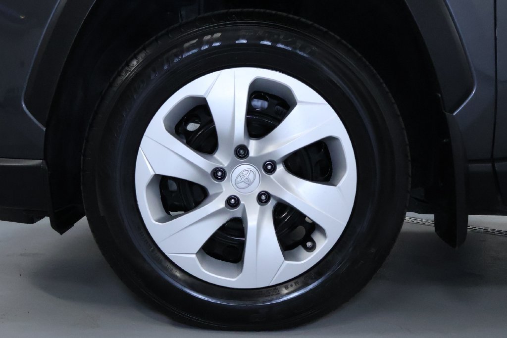 Used 2025 Toyota RAV4 LE AWD/4WD image 33