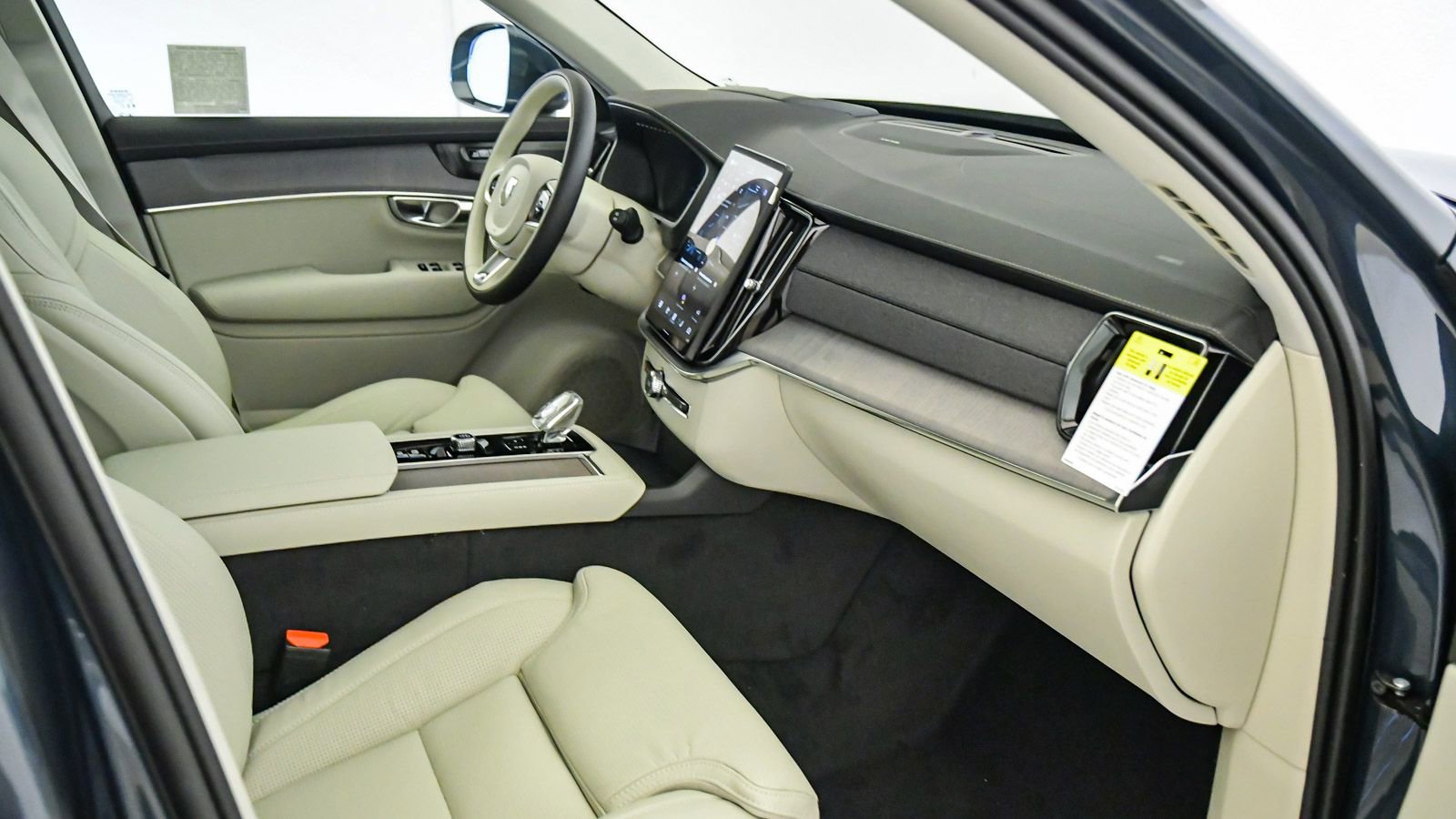 New 2026 Volvo XC90 T8 Ultra w/ Protection Package image 17