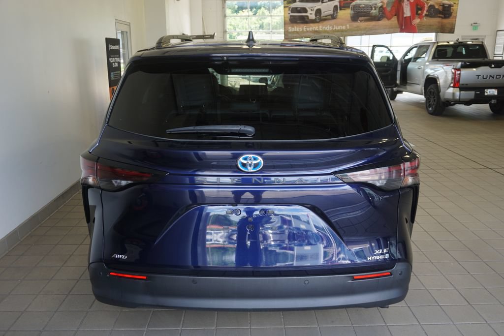 Used 2024 Toyota Sienna XLE w/ XLE Plus Package AWD/4WD image 18