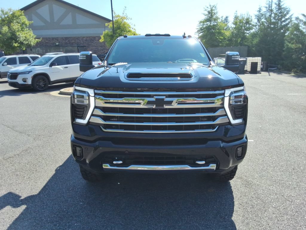 Used 2024 Chevrolet Silverado 3500 High Country w/ High Country Premium Package AWD/4WD image 2