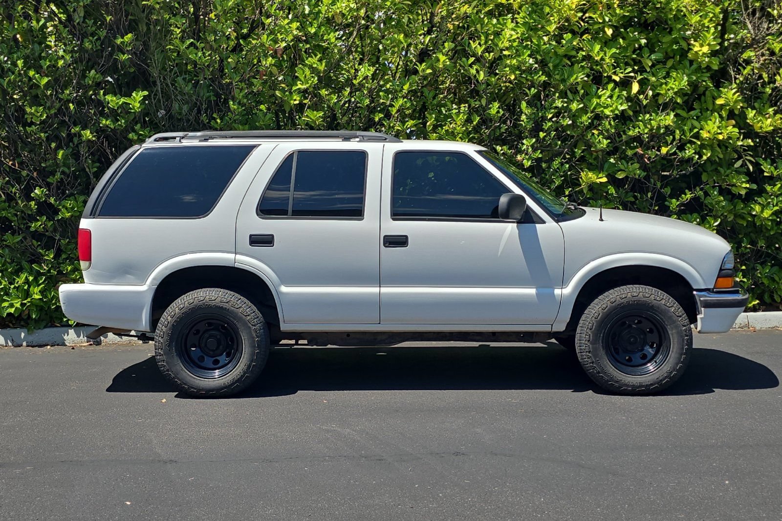 Used 2001 Chevrolet Blazer LS w/ Driver Convenience Pkg AWD/4WD image 3