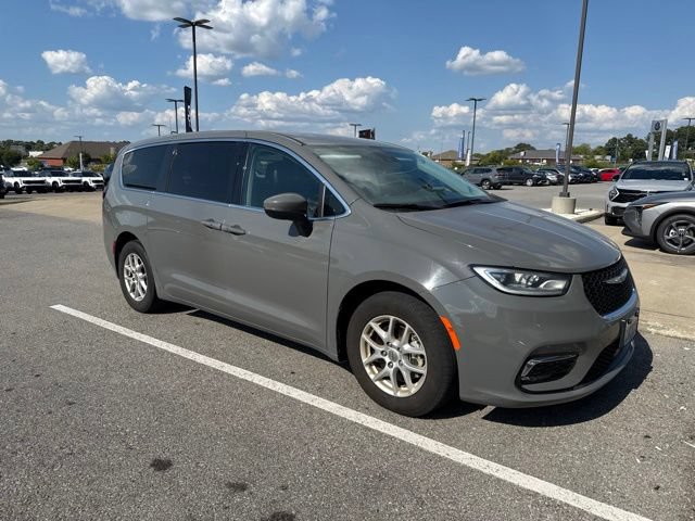 Used 2023 Chrysler Pacifica Touring-L FWD image 12