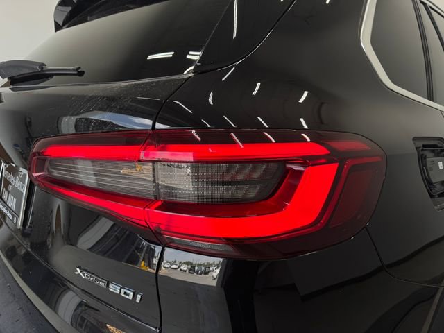 Used 2020 BMW X5 xDrive50i w/ Executive Package image 32