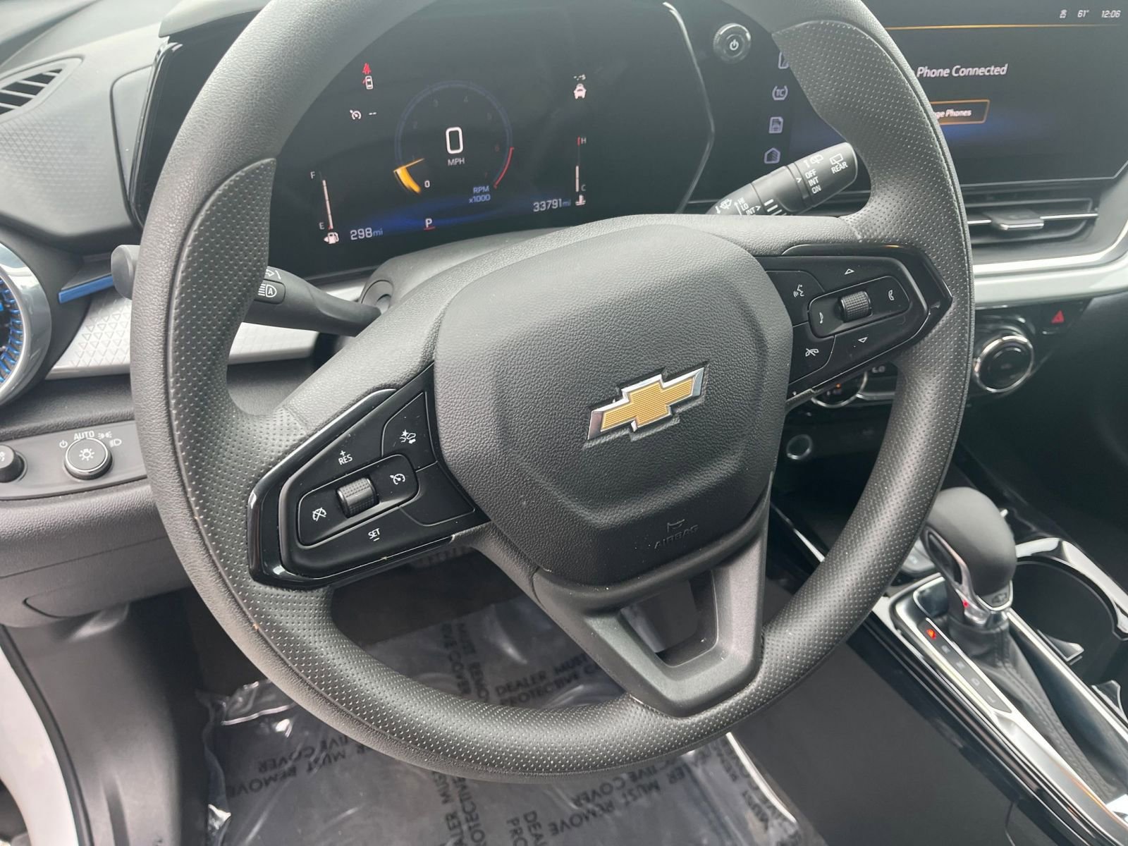 Used 2025 Chevrolet Trax LT FWD image 27