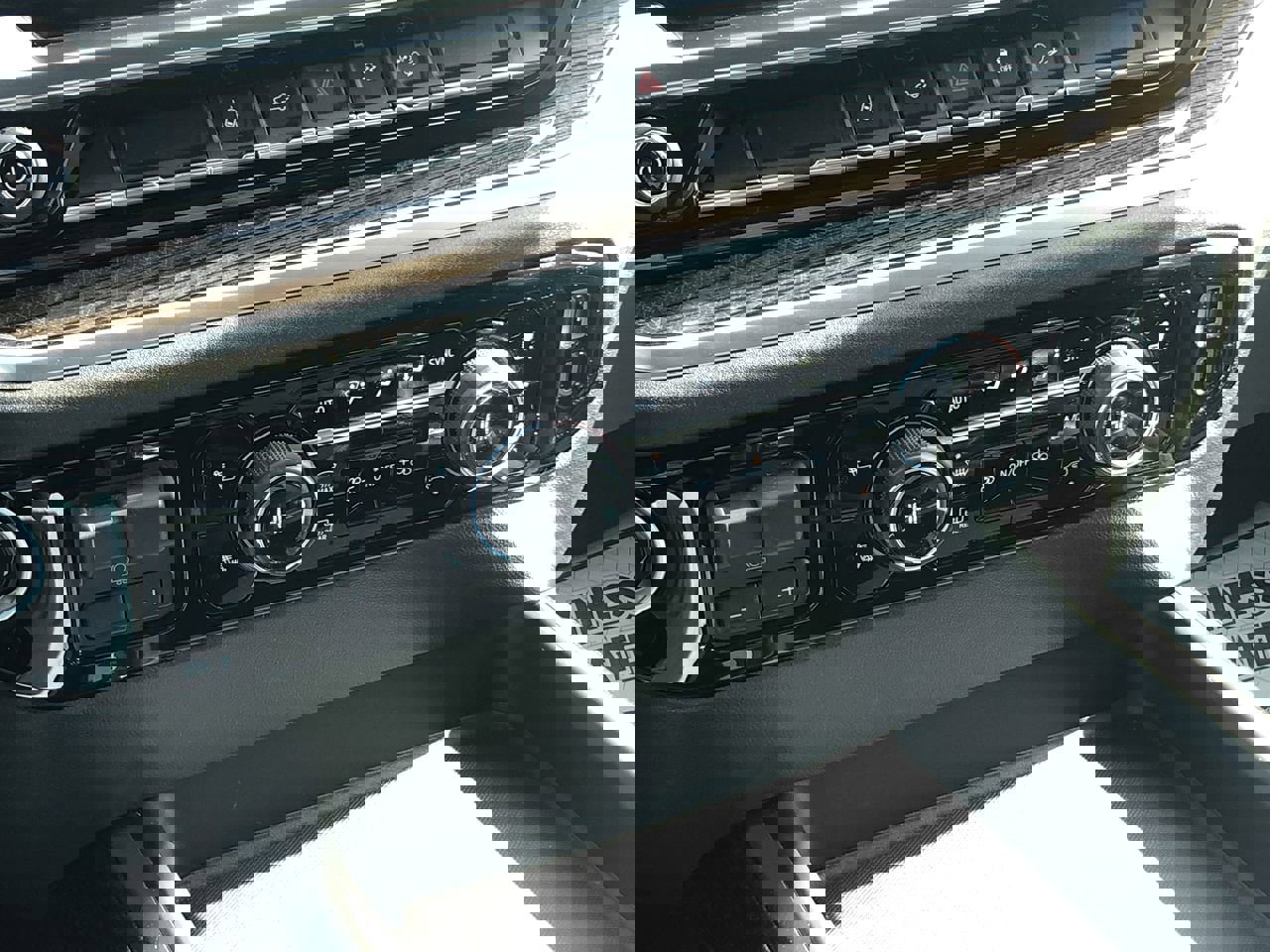 Used 2024 Chevrolet Silverado 2500 LT w/ Convenience Package image 22