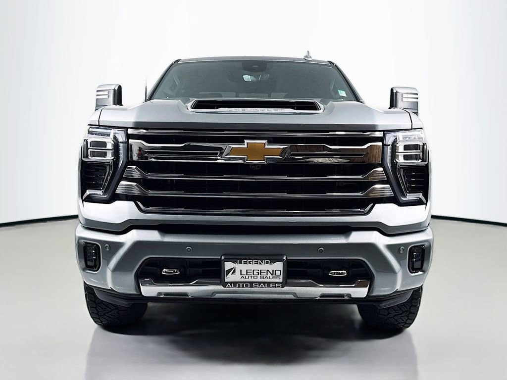 Used 2024 Chevrolet Silverado 3500 High Country w/ High Country Premium Package AWD/4WD image 2