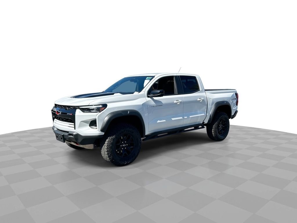 Used 2025 Chevrolet Colorado ZR2 w/ Midnight Edition AWD/4WD image 4