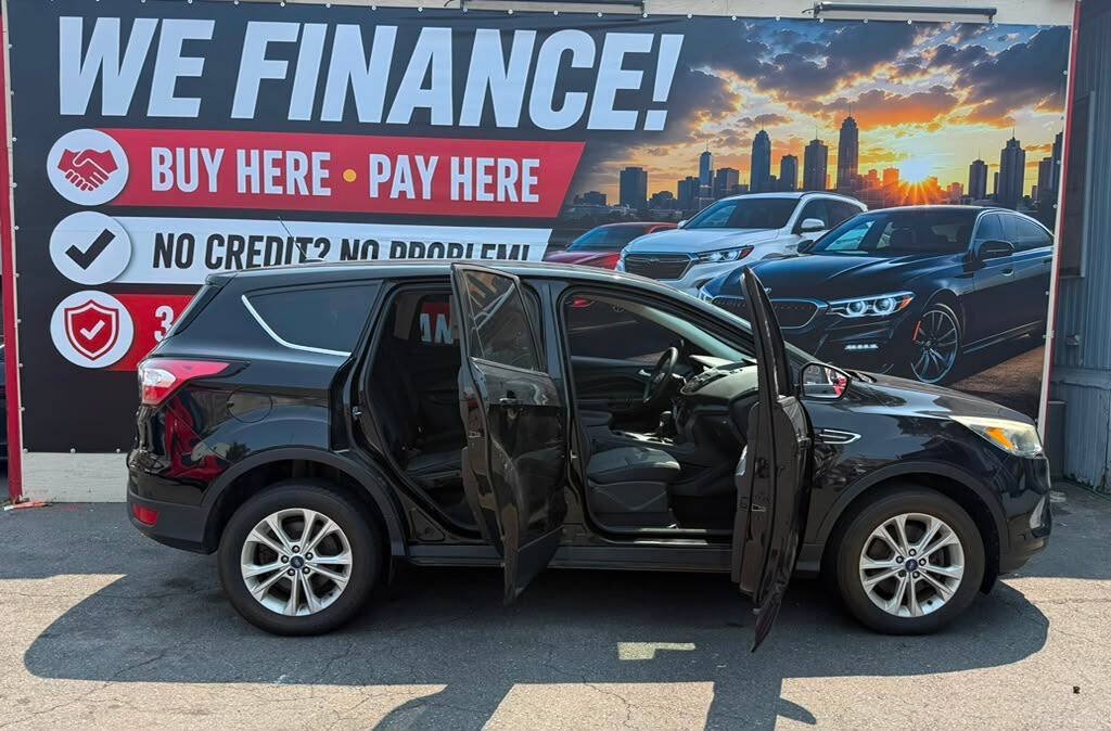 Used 2017 Ford Escape SE AWD/4WD image 9