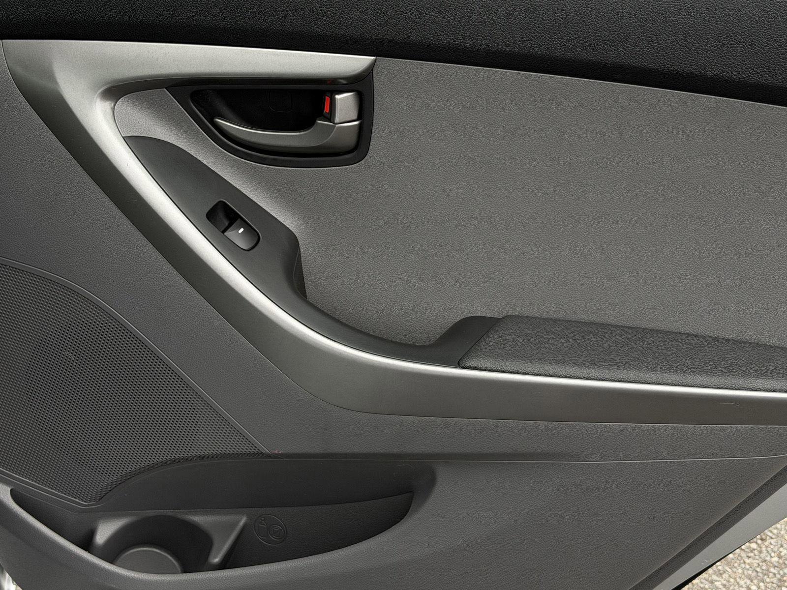 Used 2013 Hyundai Elantra GLS image 24