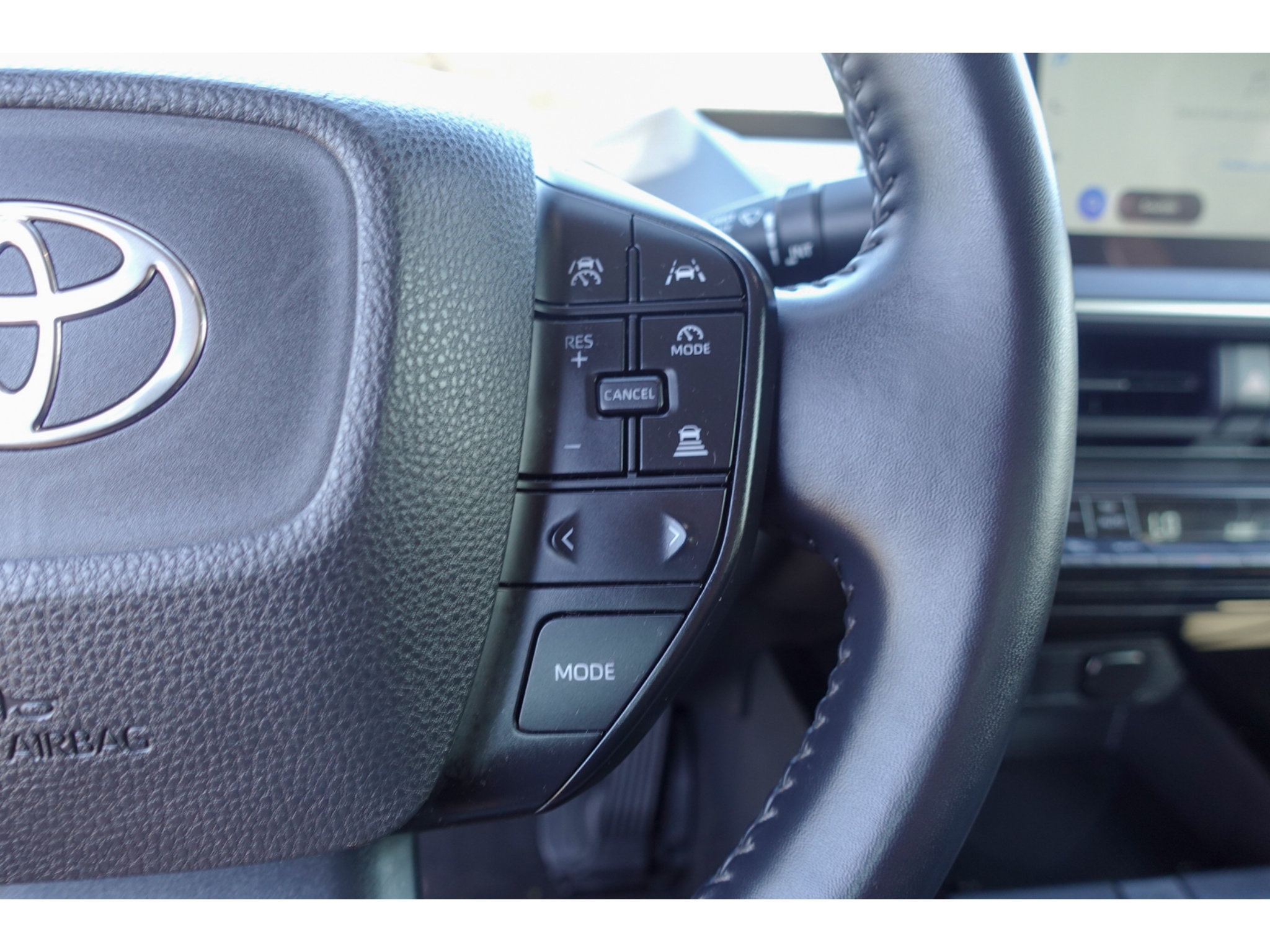 Certified 2025 Toyota Prius LE FWD image 16