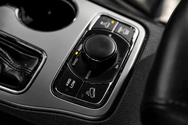 Used 2020 Jeep Grand Cherokee High Altitude AWD/4WD image 24