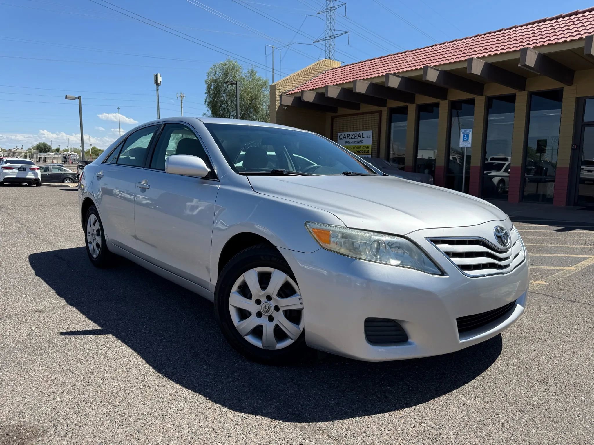 Used 2011 Toyota Camry LE image 1