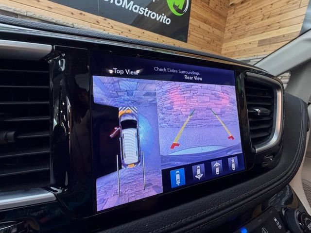Used 2017 Chrysler Pacifica Limited w/ UConnect Theater Package FWD image 25