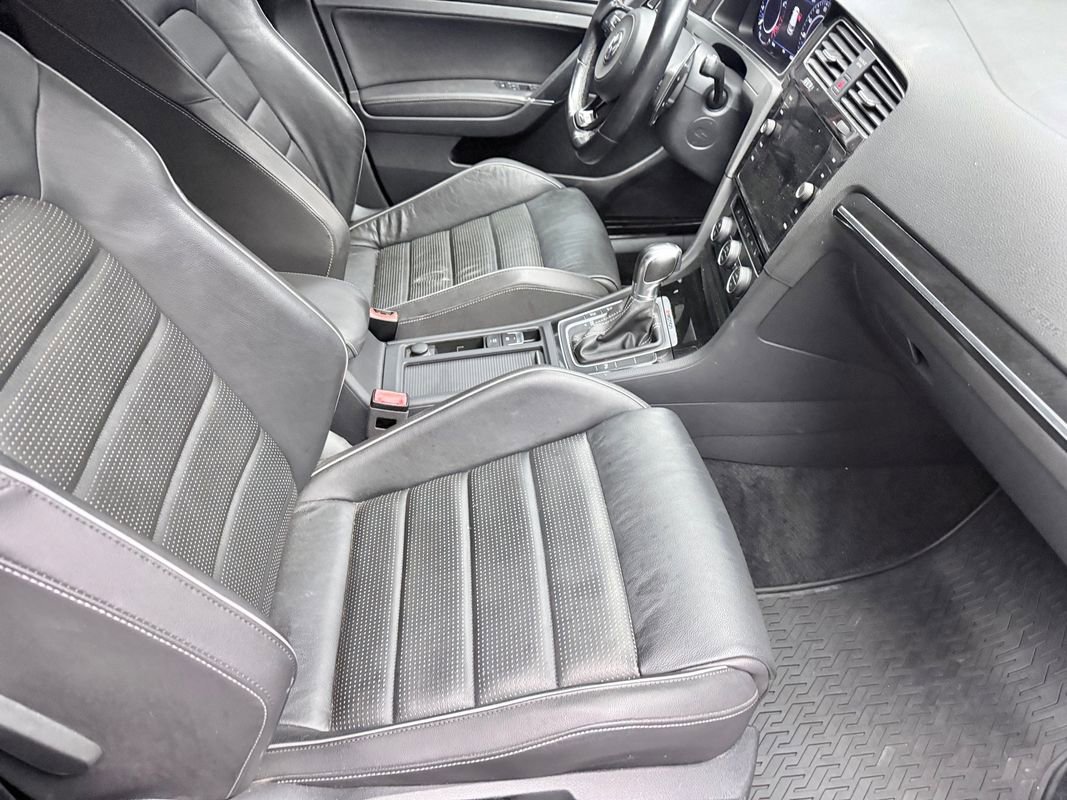 Used 2018 Volkswagen Golf R 4-Door image 12