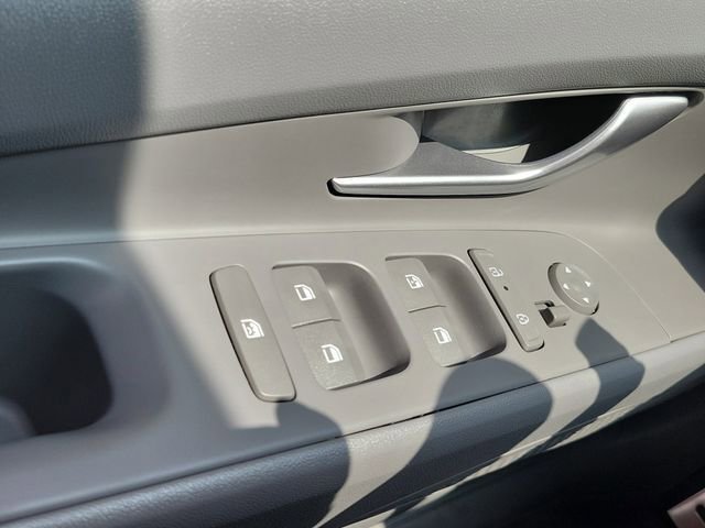 Certified 2025 Hyundai Elantra SEL FWD image 15
