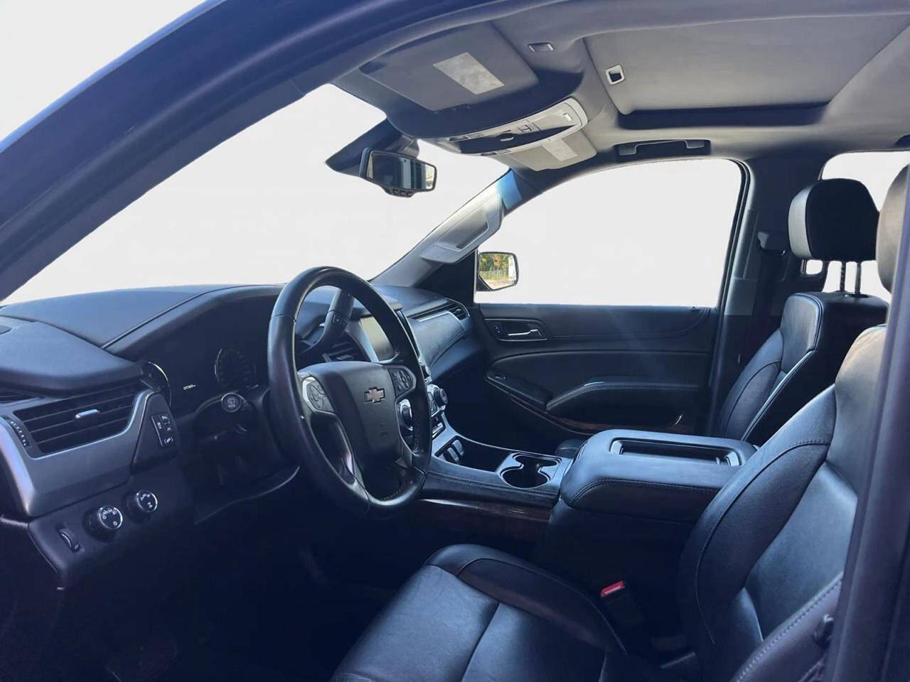 Used 2017 Chevrolet Suburban LT image 3