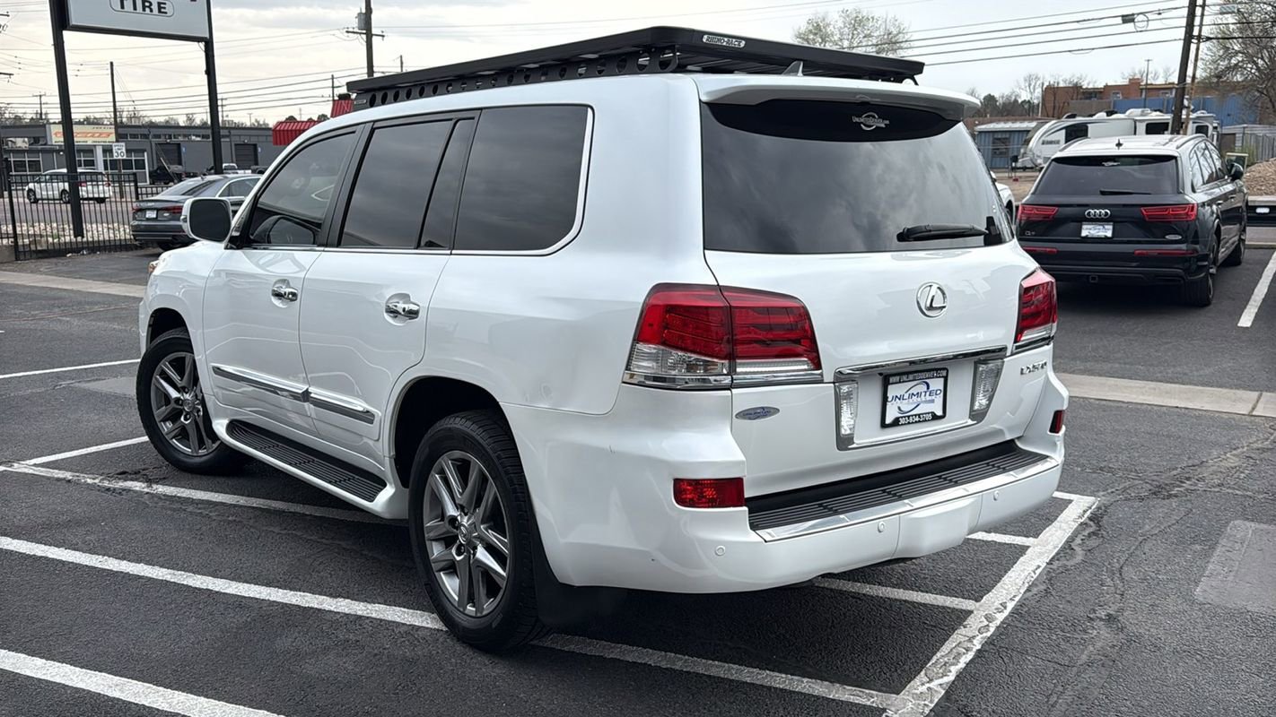 Used 2013 Lexus LX 570 4WD w/ Luxury Pkg image 5