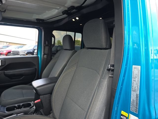 Used 2024 Jeep Wrangler Unlimited w/ Convenience Group AWD/4WD image 12