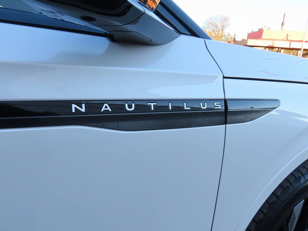 Used 2024 Lincoln Nautilus Reserve w/ Jet Appearance Package (87T) image 10