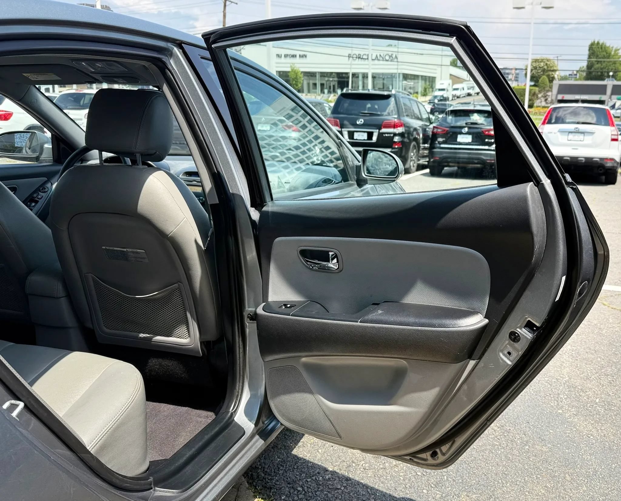 Used 2010 Hyundai Elantra GLS FWD image 26