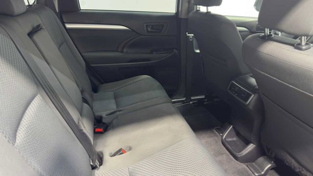 Used 2015 Toyota Highlander LE FWD image 15