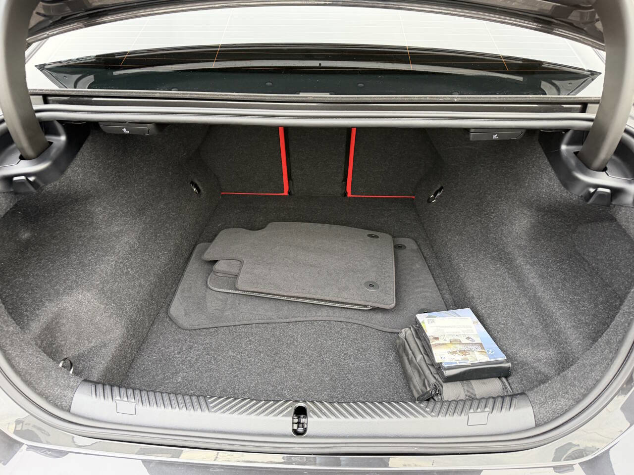 Used 2026 BMW M5 w/ Carbon Package image 38