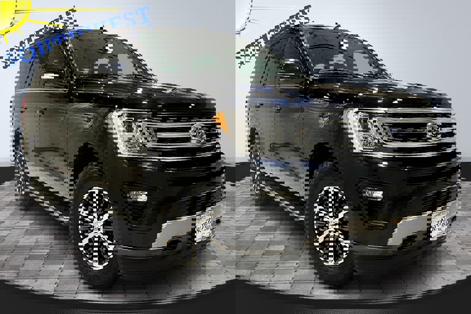 Used 2021 Ford Expedition XLT image 3