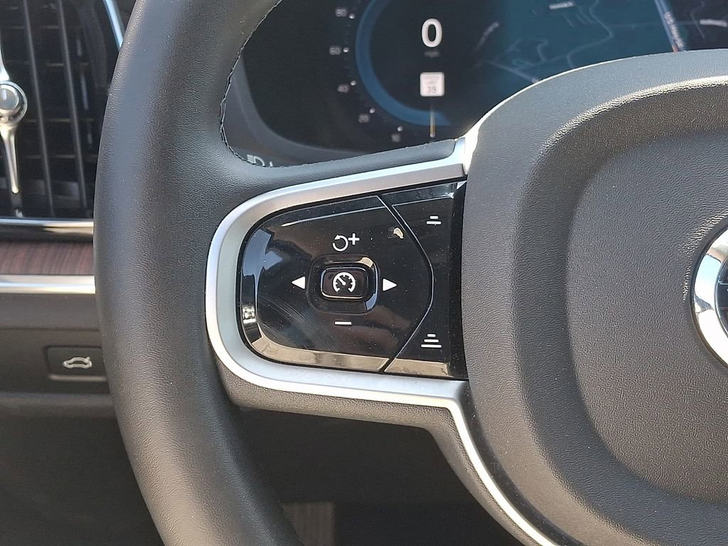 Used 2025 Volvo V60 B5 Cross Country Plus image 22