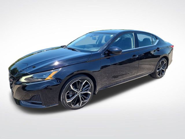 Used 2024 Nissan Altima 2.5 SR w/ SR Premium Package FWD image 2