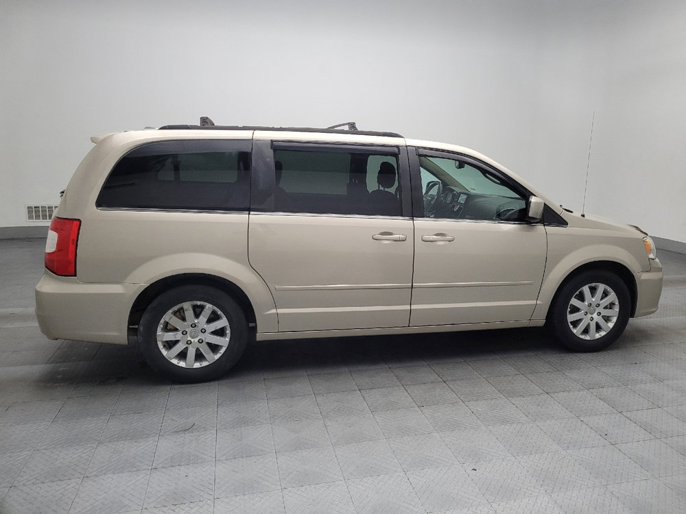 Used 2015 Chrysler Town & Country LX image 10