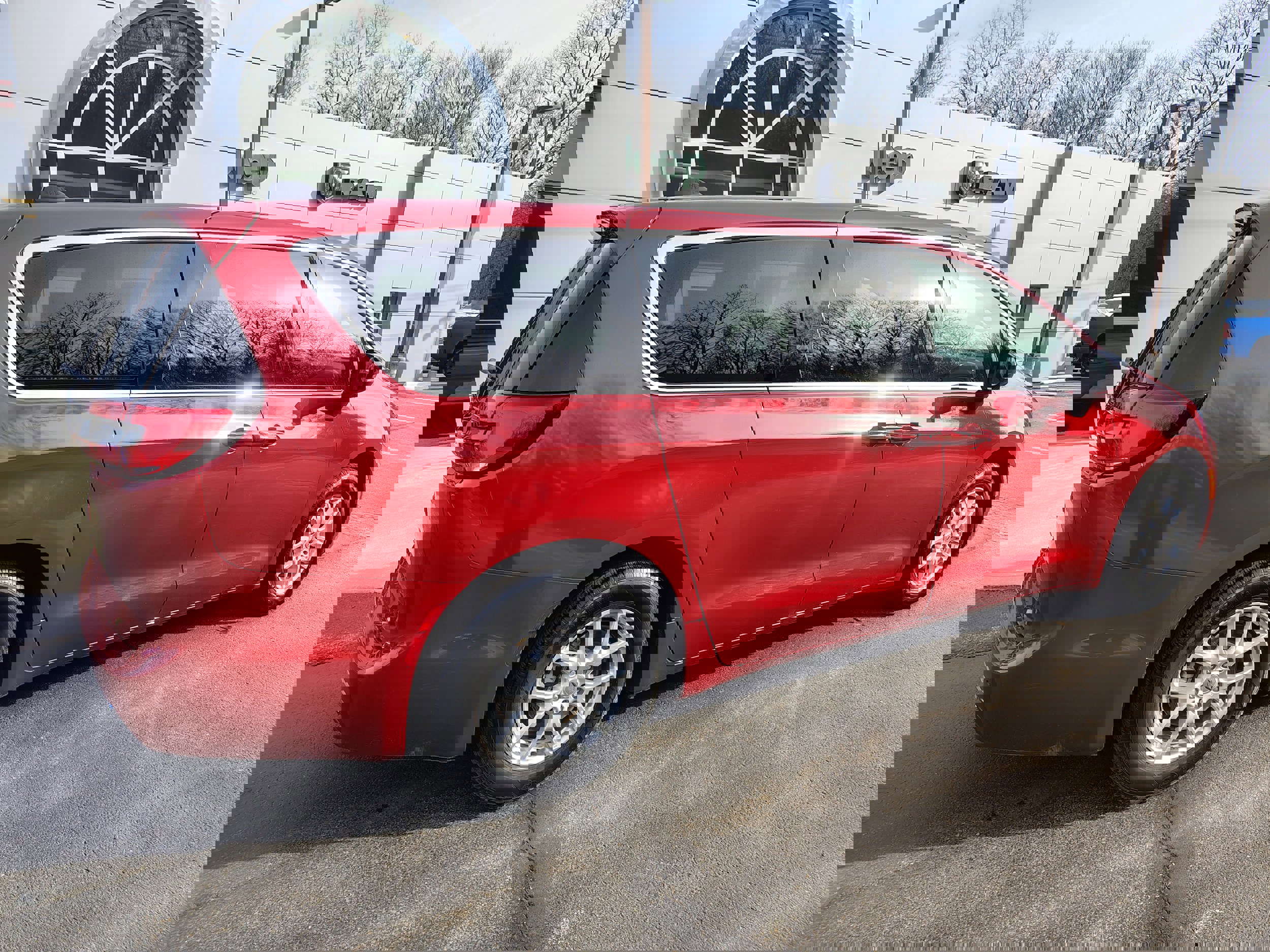 Used 2025 Chrysler Pacifica Select image 15