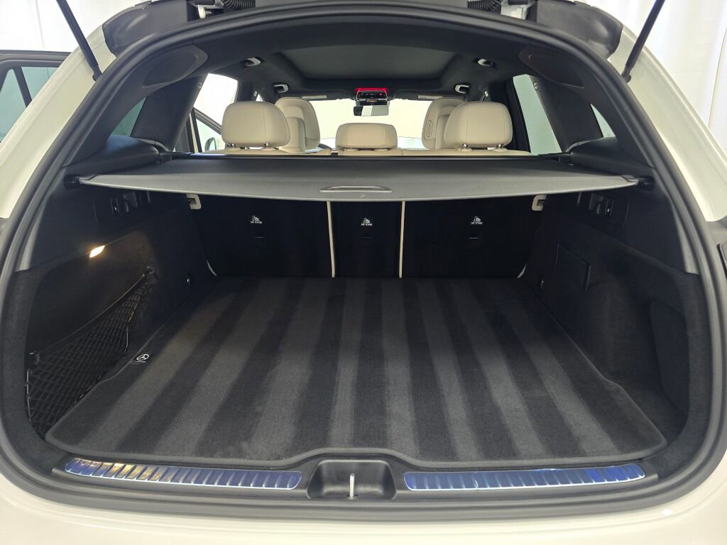 Used 2025 Mercedes-Benz GLC 300 GLC 300 image 11