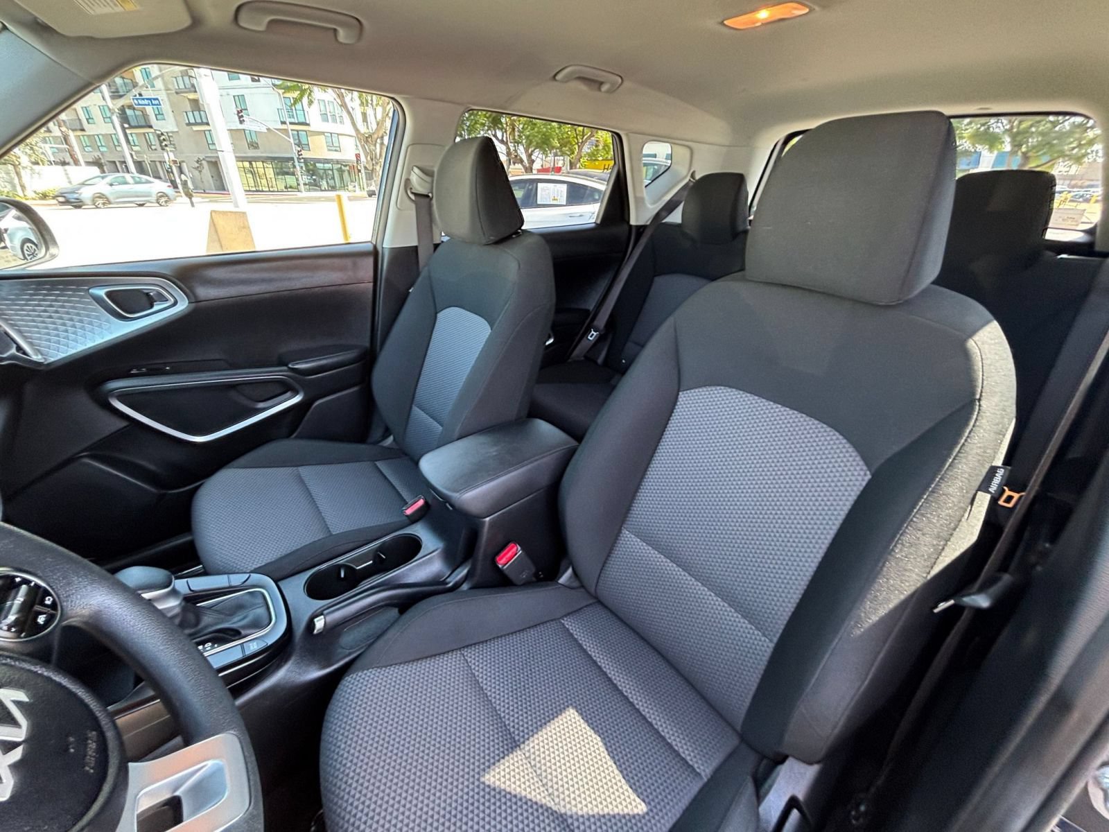 Used 2025 Kia Soul LX w/ LX Technology Package FWD image 26