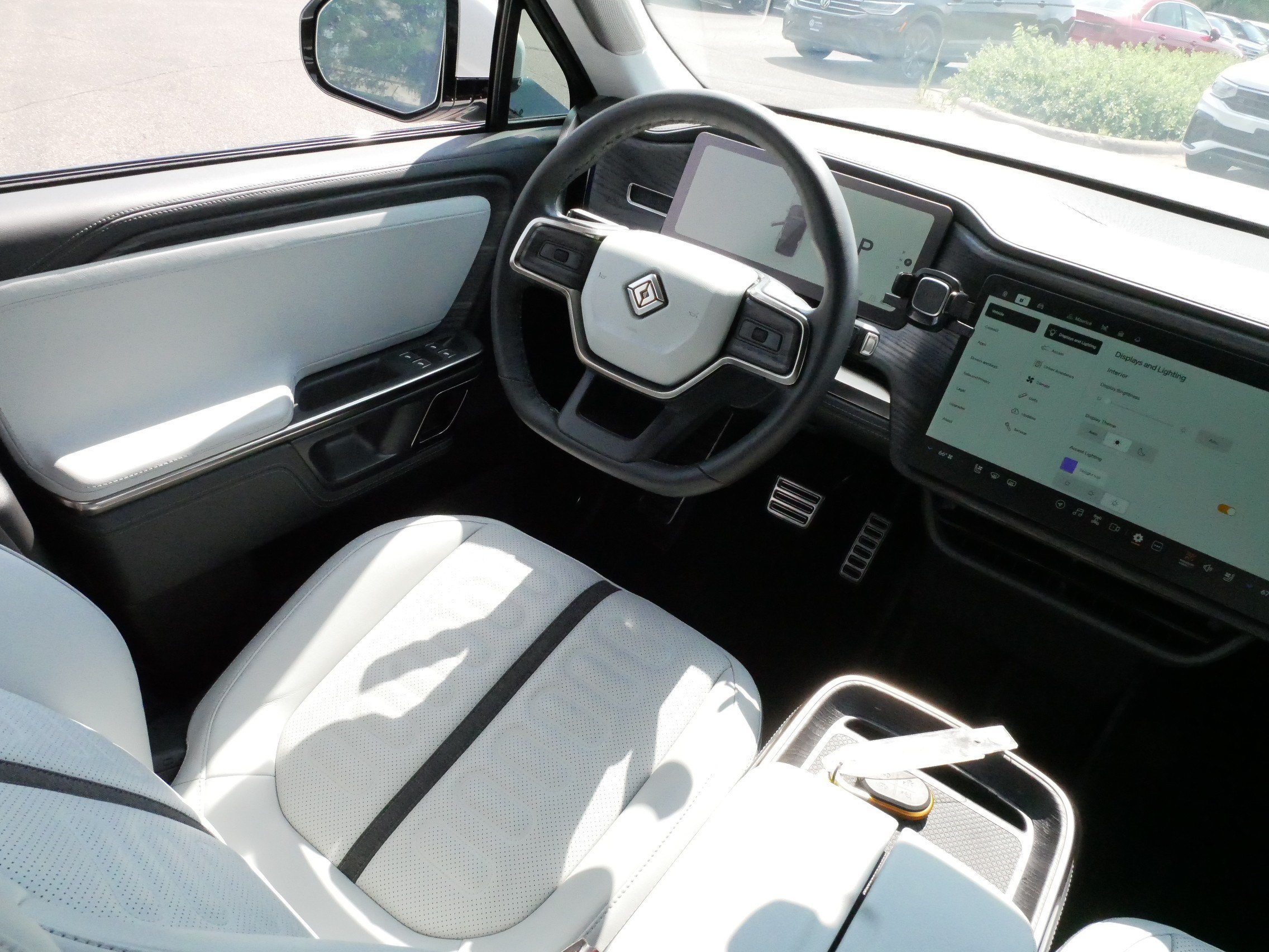 Used 2023 Rivian R1S Adventure AWD/4WD image 9