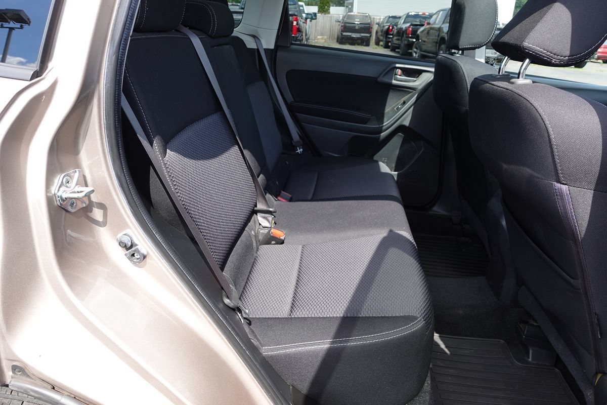 Used 2015 Subaru Forester 2.5i Premium w/ All-Weather Package AWD/4WD image 24