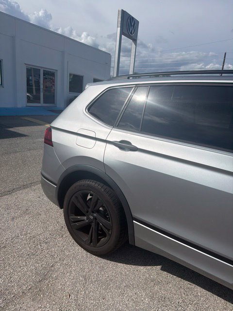 Used 2023 Volkswagen Tiguan SE R-Line FWD image 4