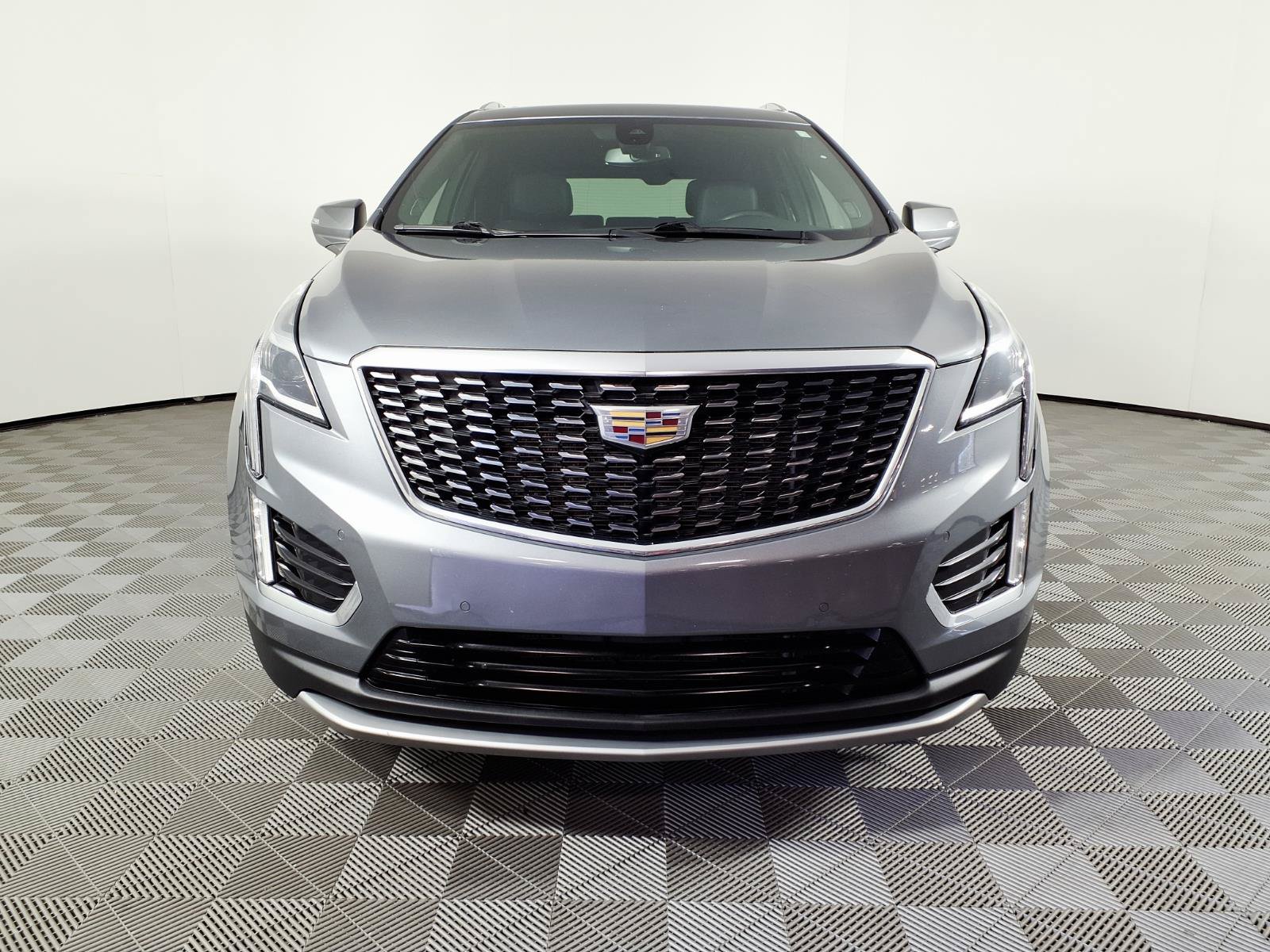 Used 2021 Cadillac XT5 Premium Luxury FWD image 2