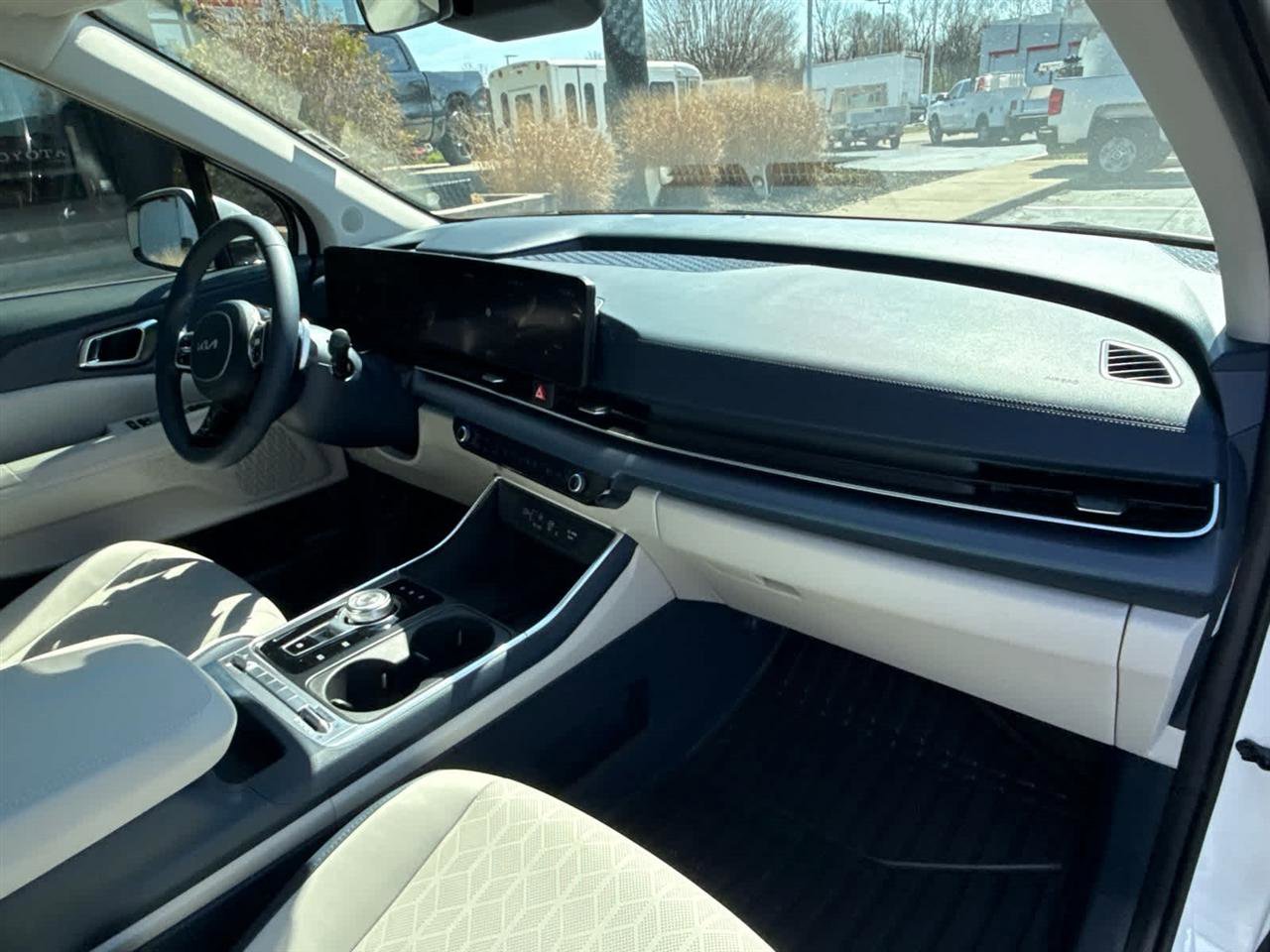 Used 2026 Kia Carnival SX image 32