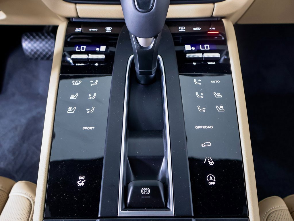 New 2025 Porsche Macan image 18