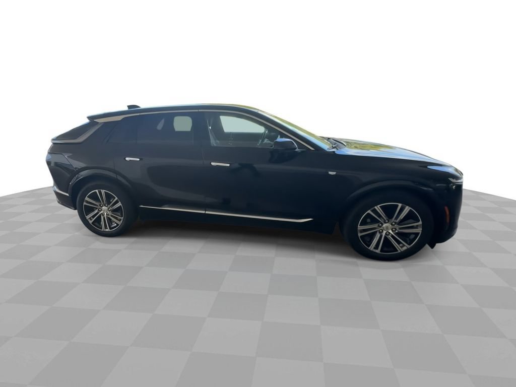 Certified 2024 Cadillac Lyriq Luxury AWD/4WD image 9
