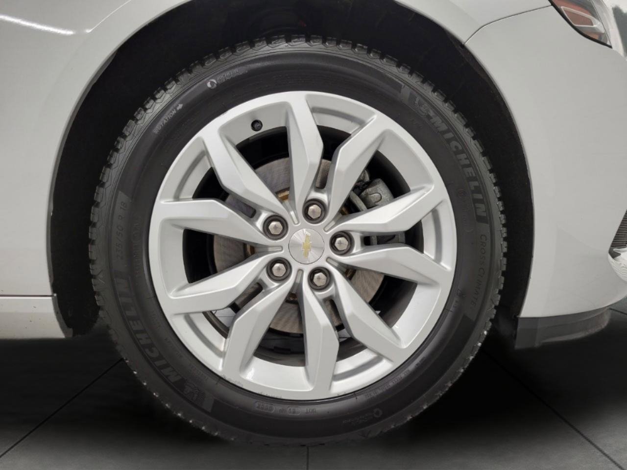 Used 2017 Chevrolet Impala LT FWD image 4