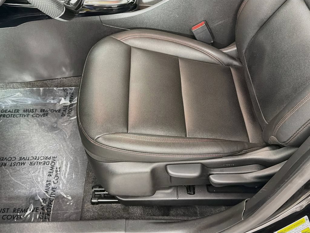 Used 2025 Chevrolet Trax RS w/ Sunroof Package FWD image 18
