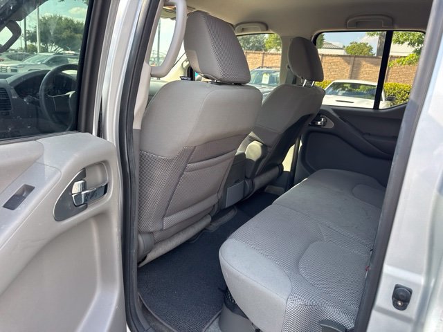 Used 2012 Nissan Frontier SV AWD/4WD image 10