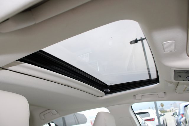 Certified 2025 Lexus ES 300h w/ Premium Package image 6