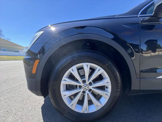 Used 2018 Volkswagen Tiguan SE w/ Panoramic Sunroof Package AWD/4WD image 10